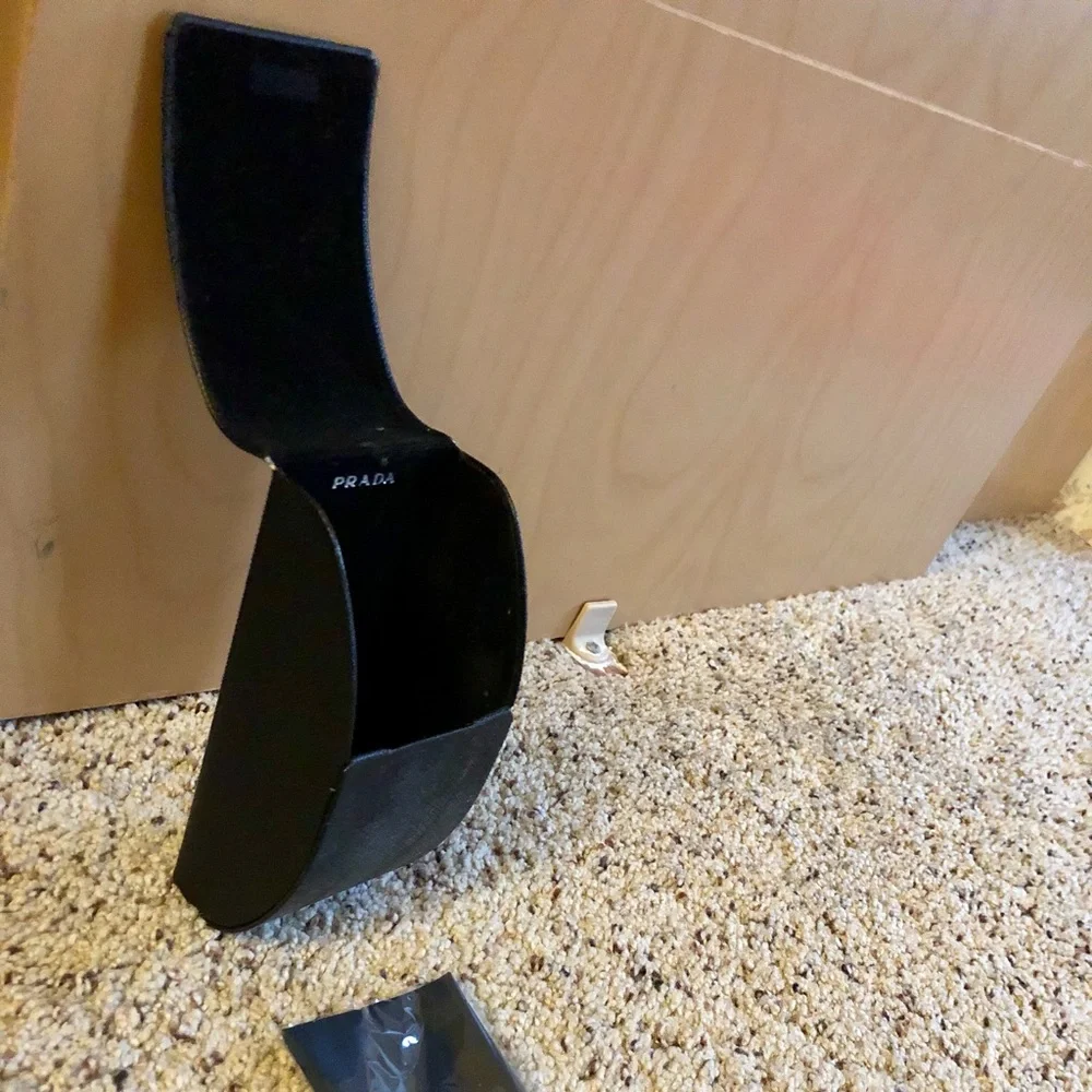 Designer Sunglass Cases and Cloths - Picture 7 of 10